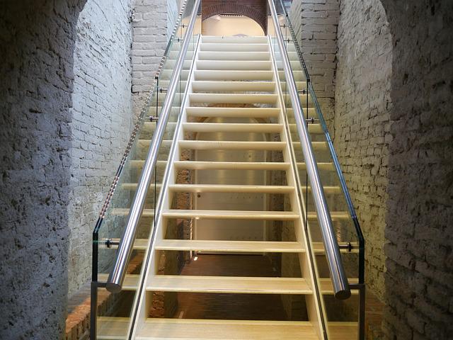 sklenené zábradlie